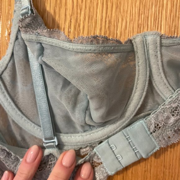 Stunning Sea-foam Green lace bra, Size 36C - Picture 5 of 6